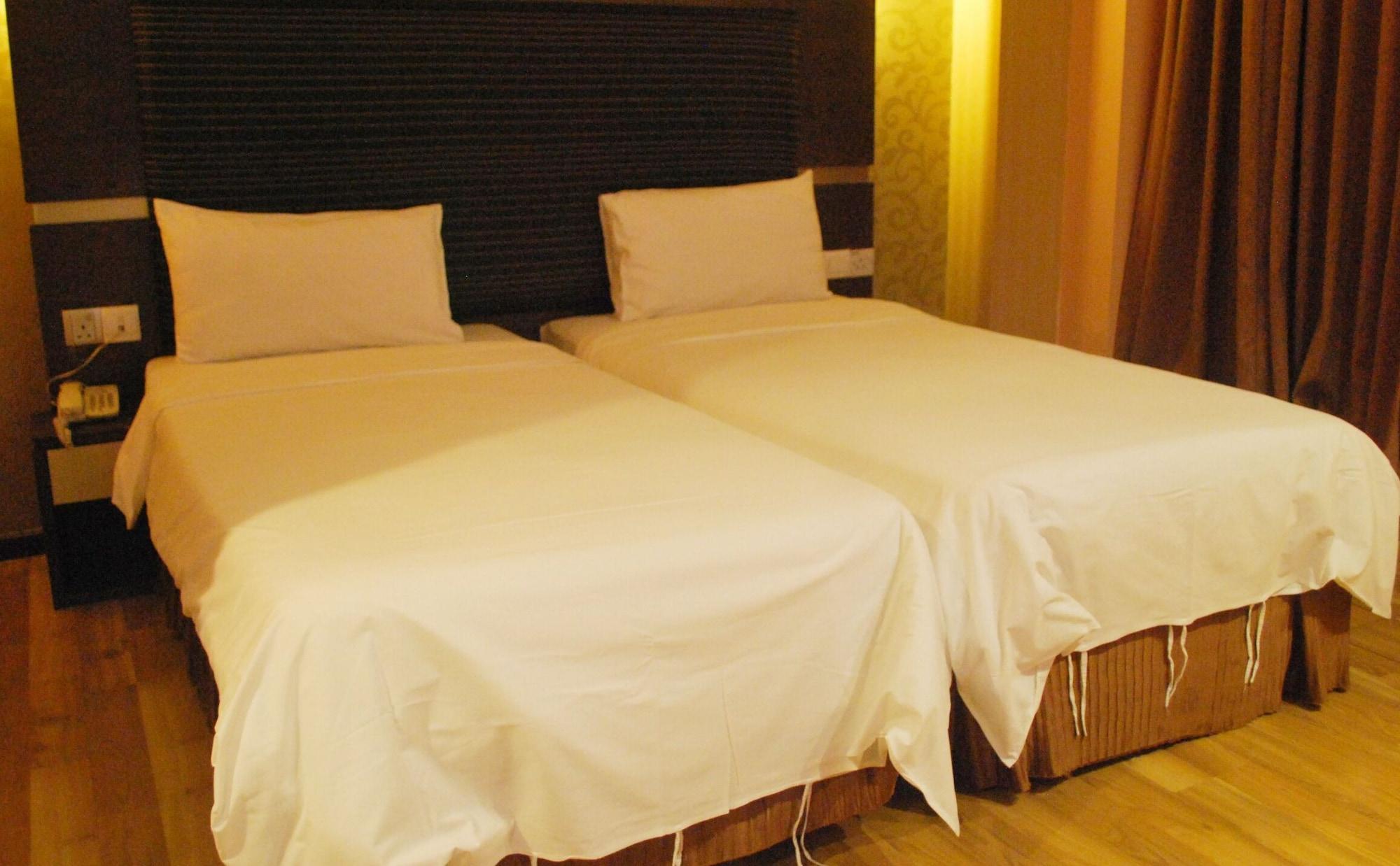 Courtyard Hotel 1Borneo Kota Kinabalu Exteriör bild