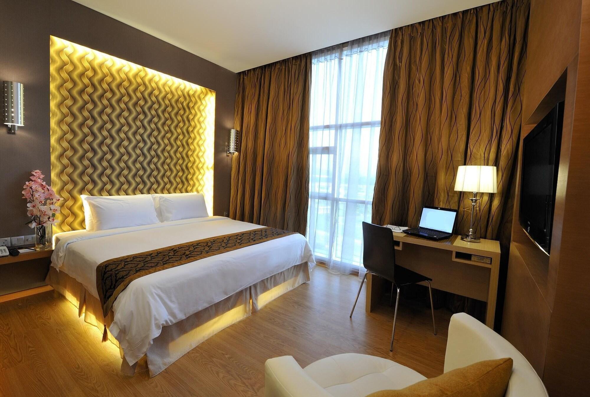 Courtyard Hotel 1Borneo Kota Kinabalu Exteriör bild