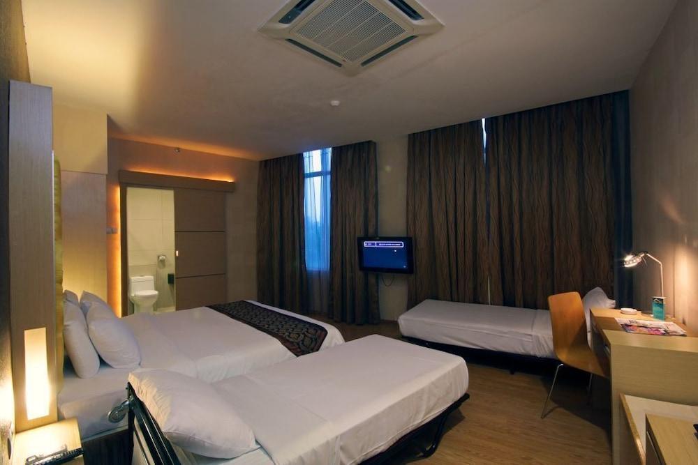 Courtyard Hotel 1Borneo Kota Kinabalu Exteriör bild