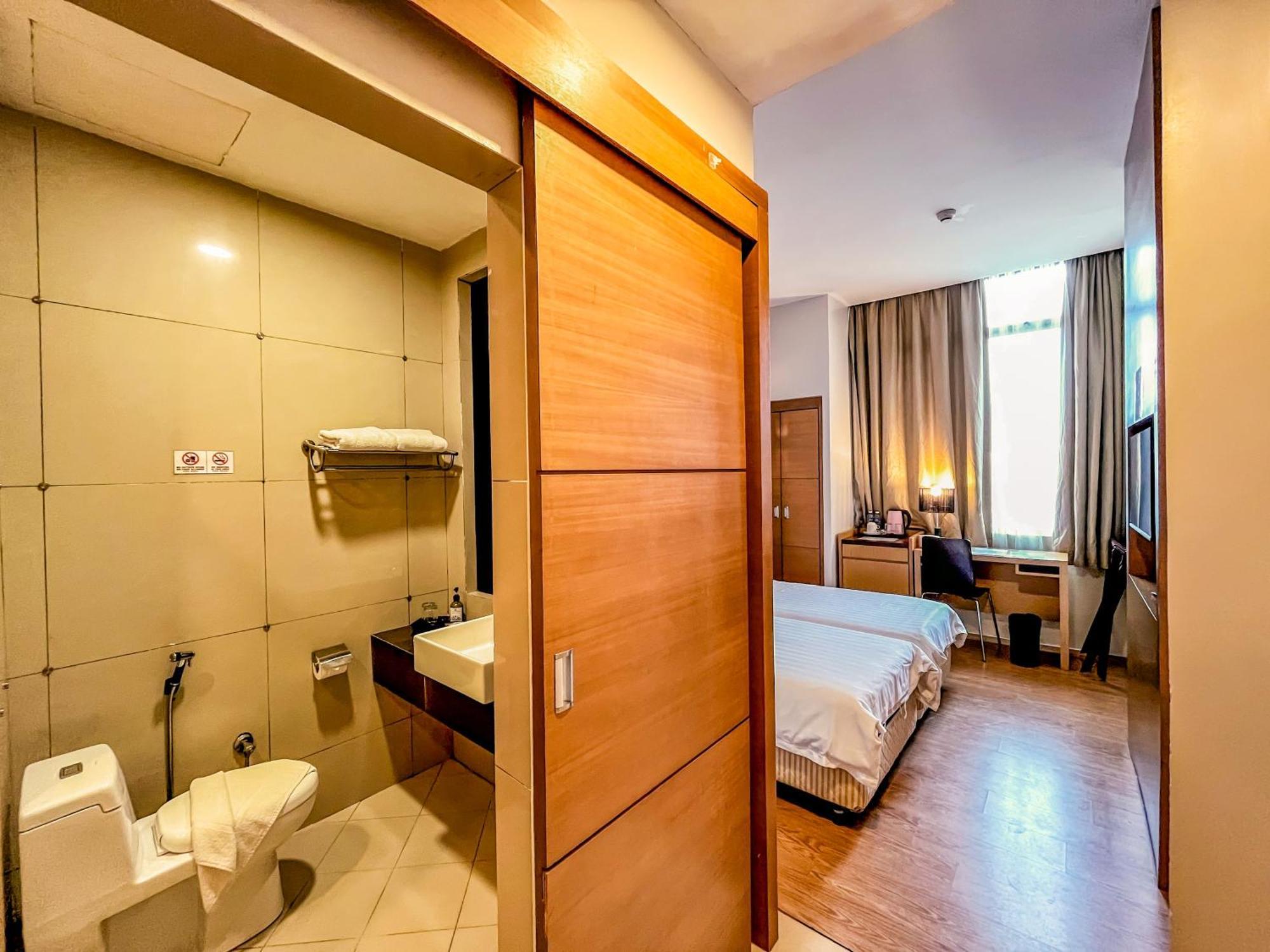 Courtyard Hotel 1Borneo Kota Kinabalu Exteriör bild