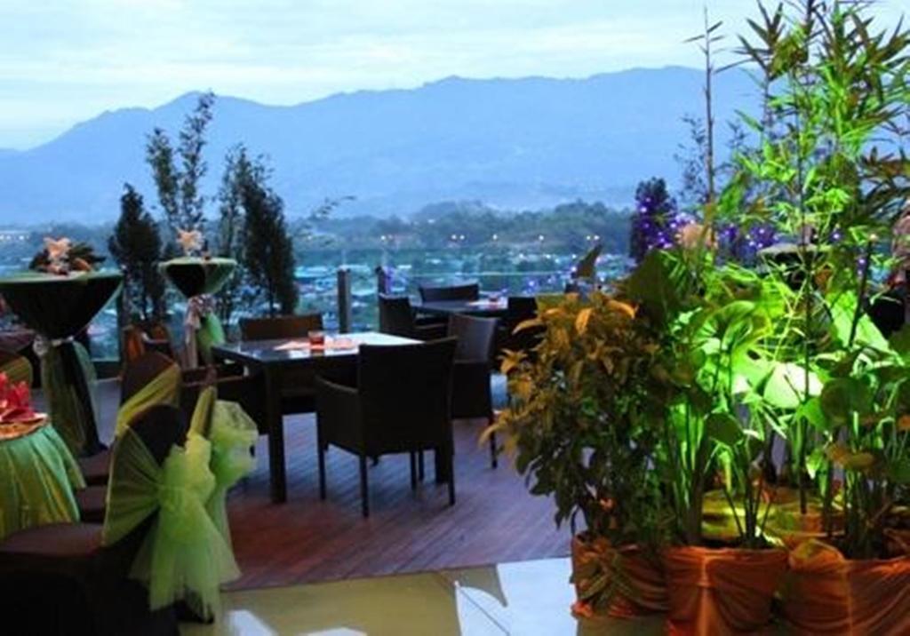 Courtyard Hotel 1Borneo Kota Kinabalu Exteriör bild