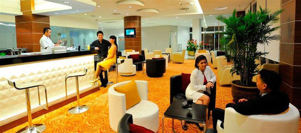 Courtyard Hotel 1Borneo Kota Kinabalu Exteriör bild