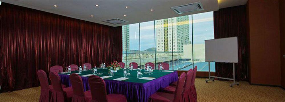 Courtyard Hotel 1Borneo Kota Kinabalu Exteriör bild
